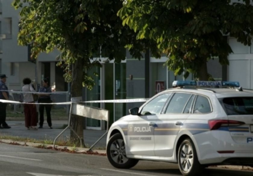 Ulaskom u raskrižje 20-godišnji vozač teretnog automobila nije propustio automobil 54-godišnjakinje i udario je u prednji dio vozila