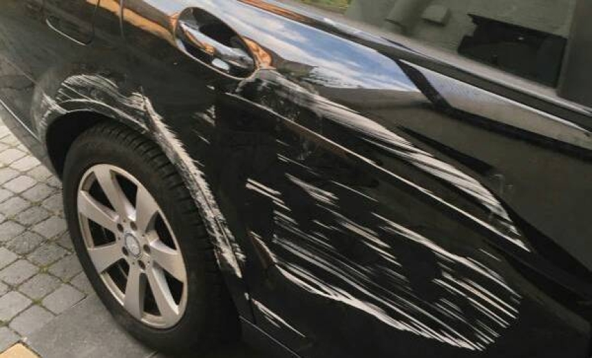 61-godišnjak se neoprezno uključivao u promet na Trgu sv. Trojstva i udario u automobil 31-godišnjakinje - i dva bijega s prometne nesreće
