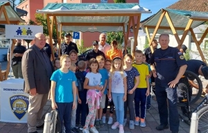 Na prezentaciji žurnih službi i operativnih snaga sustava civilne zaštite policijski službenici prikazali svoj rad i opremu