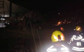 Došlo je požara prilikom rezanja metala, kada su iskre napravile požar na složenim drvima kraj obiteljske kuće u Požegi