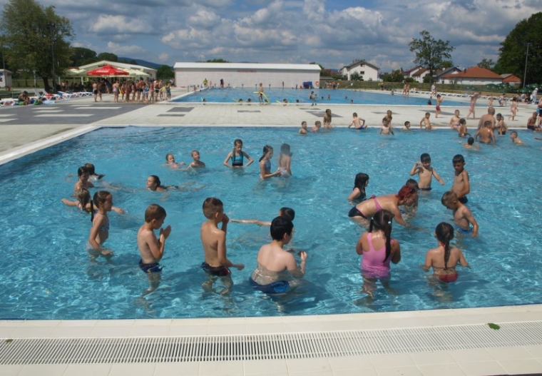 282 polaznika Škole plivanja odradilo prvi dan obuke