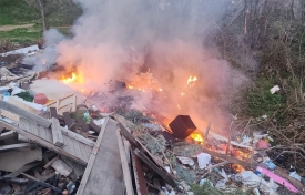 Došlo je do požara na divljem deponiju kraj Vetova