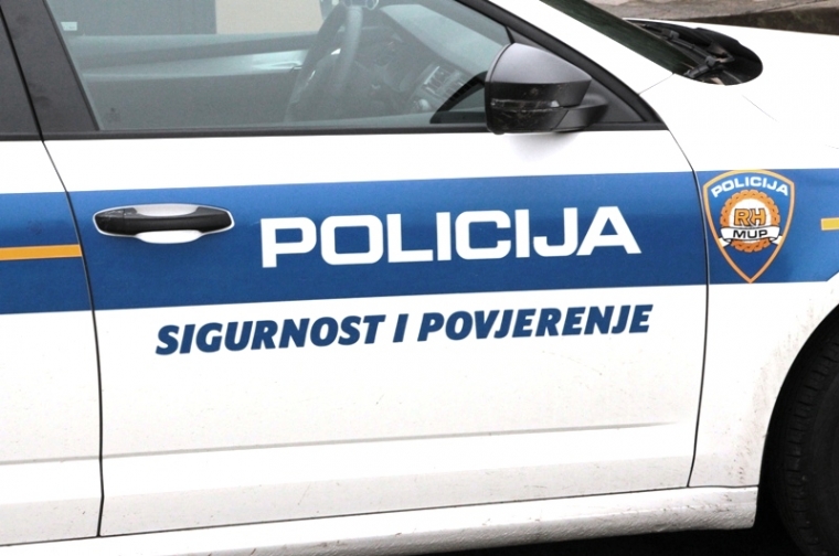 Udario u parkiranog "Fiata" i nastavio voziti