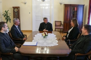 Novoizabrana županica Jozić i požeški gradonačelnik Miličević na susretu s požeškim biskupom Ivom Martinovićem