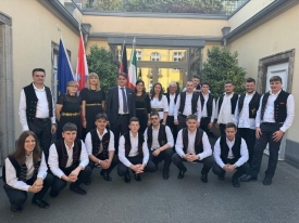 Požeški tamburaški orkestar oduševio publiku u Düsseldorfu i donio duh Slavonije među Hrvate u Njemačkoj