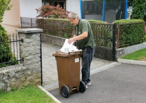 U tijeku podjela smeđih spremnika: Komunalac Požega uskoro kreće odvoz biootpada „na kućnom pragu“