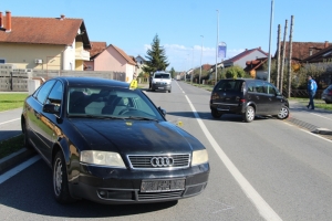Opel prilikom izlaska iz kružnog toka udario bočno u Audi A6 - troje prevezeno na pružanje pomoći u OŽB Požega