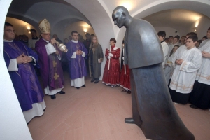 Velikom papi kip u prirodnoj veličini