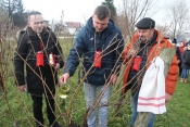 Udruga Vino-kap iz Kaptola orezala i blagoslovila pokazni vinograd za još bolju vinogradarsku godinu