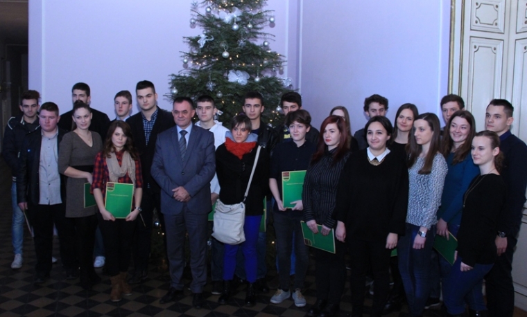 Potpisani ugovori za 25 novih stipendista