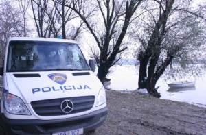 Četvorka od 18, 24, 26 i 28 godina pokušali hvatati i otuđiti ribu iz ribnjaka - uhvaćeni su i to bez osobnih iskaznica