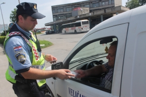 Proveli akciju usmjerenu na nadzor nepropisne uporabe mobitela za vrijeme vožnje