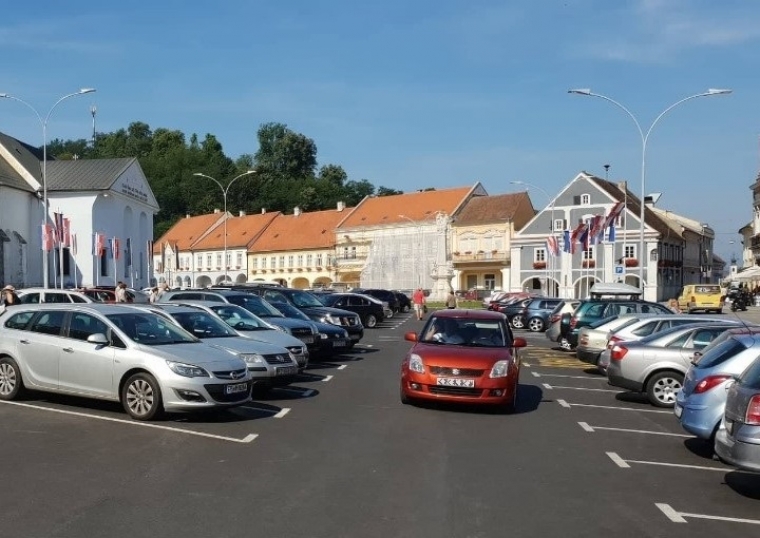 Zatvaranje Trga sv. Trojstava za promet sutra 18. lipnja za vrijeme prenosa utakmice Hrvatska - Španjolska