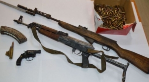 Anonimni građanin s područja Požege dragovoljno predao pušku, automatsku pušku, plinski pištolj i 49 komada streljiva