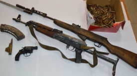 Anonimni građanin s područja Požege dragovoljno predao pušku, automatsku pušku, plinski pištolj i 49 komada streljiva