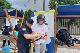 Policijski službenici sudjelovali na „ 4. Dječjem danu zanimanja“ promovirajući zanimanje policajac