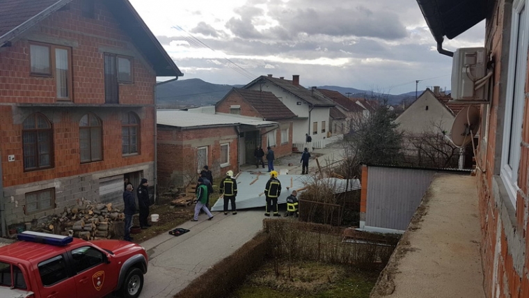 Jak vjetar odnio krov s kuće