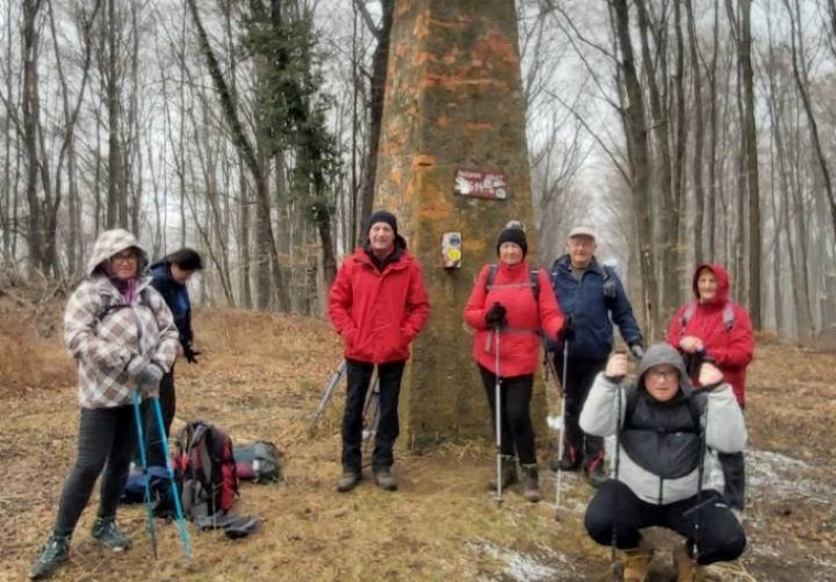 Izlet na Dolački grad i Maksimov hrast planinara HPD "Sokolovac" Požega