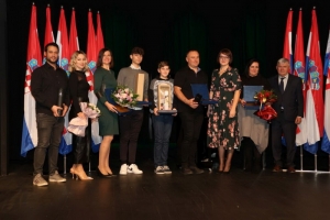 Svečanom sjednicom uz nagrade najzaslužnijima obilježen Dan grada Pleternice