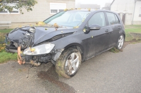 35-godišnjak sletio s ceste u Eminovcima u putni kanal i udario u betonski most - uz vozača ozlijeđeno i dijete