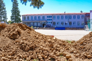 Za vrijeme ljetnih praznika u OŠ u Jakšiću i Trenkovu provode se projekti i radovi vrijedni 600 tisuća eura