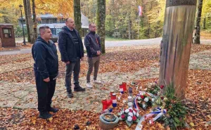 Članovi Alumni FTRR prilikom studijskog putovanja odali i počast prvom poginulom hrvatskom redarstveniku Josipu Joviću