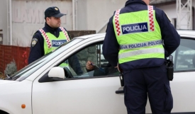 Vozio pijan u Eminovcima, smješten u posebnu prostoriju policije