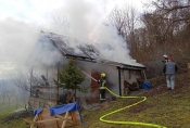 60-godišnji vlasnik zapalio vatru u pecalu koje se nalazi uz objekt vikendice i napustio mjesto događaja