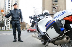 22-godišnjak koji je napao policajca osumnjičen za tri kaznena djela