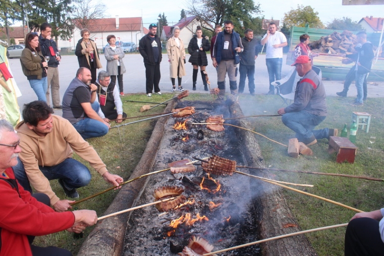 Još 3 dana za prijavu ekipa na "Slanvinu" u pripremanju posebne delicije i najljepše „slaninske ruže“