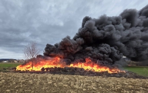 Požar na otvorenom prostoru kraj Golog Brda u spaljivanju velike količine otpada i guma