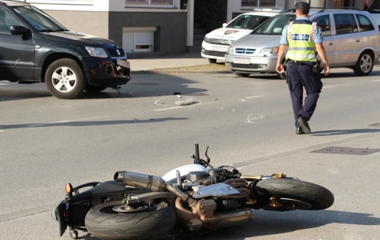 U prometnoj nesreći ozlijeđen 28-godišnji motociklist na "Kawasakiju"