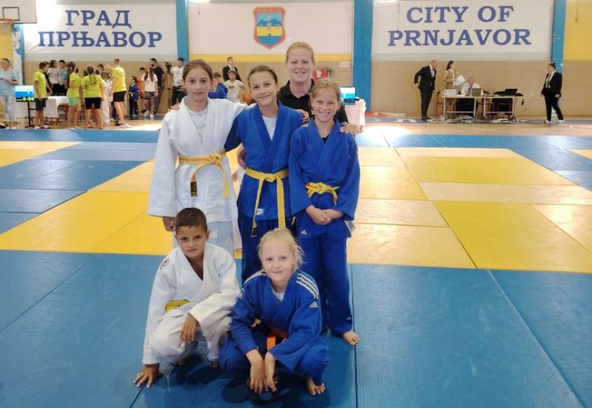 Džudaši JK "Jigoro" nastupili na Međunarodnom Judo turniru "Mala Europa" u Prnjavoru i osvojili 7 medalja