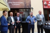 Gradonačelnik Puljašić kum kvalitetnog Chardonaya u novom vinskom boutique požeškog Veleučilišta