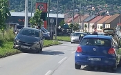 Prebrzi Mini Cooper pokupio dva Opela u Ulici Pavla Radića, a čestom prekršitelju 15-godišnjaku privremeno oduzeto vozilo