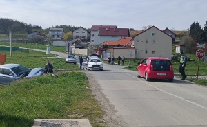 Ponovno nalet vlaka na automobil na prijelazu na &quot;vojnoj cesti&quot; - jedna osoba prevezena u bolnicu
