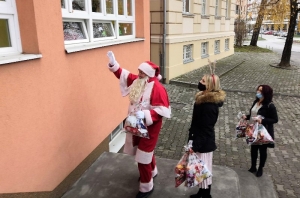 Požeška HVIDR-a tradicionalno darivala učenike s teškoćama u razvoju OŠ Julija Kempfa