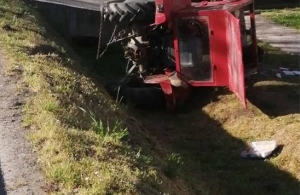 Upravljao neregistriranim traktorom, bez vozačke dozvole, uz alkohol od 2,89 promila pa sletio s kolnika u Boričevcima