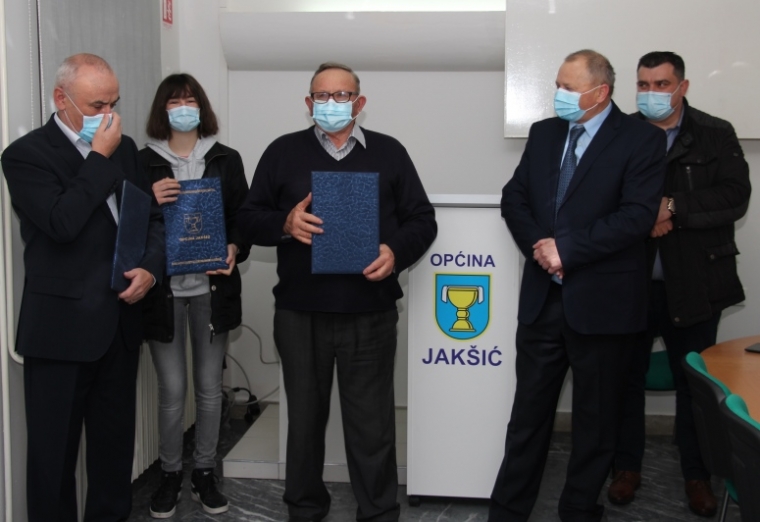 Dan općine Jakšić obilježen polaganjem vijenaca za poginule branitelje i dodjelom godišnjih nagrada zaslužnim pojedincima