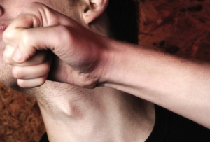 U Crkvenim Vrhovcima u dvorištu 25-godišnjak uz alkohol od 1,36 promila napao 53-godišnjaka - dobio smještaj u policijskoj postaji