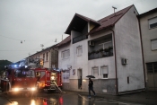 Požar na višestambenoj zgradi u Primorskoj ulici u Požegi