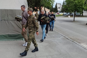 U Vojarni 123. brigade HV Požega novih 107 ročnika započelo dragovoljno vojno osposobljavanje