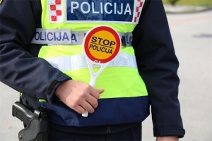 Pod utjecajem alkohola od 1,41 promila 70-godišnjak s &quot;Jeepom&quot; ugrožavao promet pa smješten u policiju