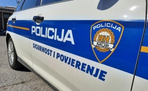 Nepoznati počinitelji u Alagincima iz dva kamiona i prikolice u vlasništvu 39-godišnjakinje otuđili razne predmete a na dva razbili staklo