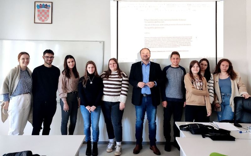 Predavanje na temu "Uloga elektroničkih medija u promociji turističke destinacije" na FTRR Požega