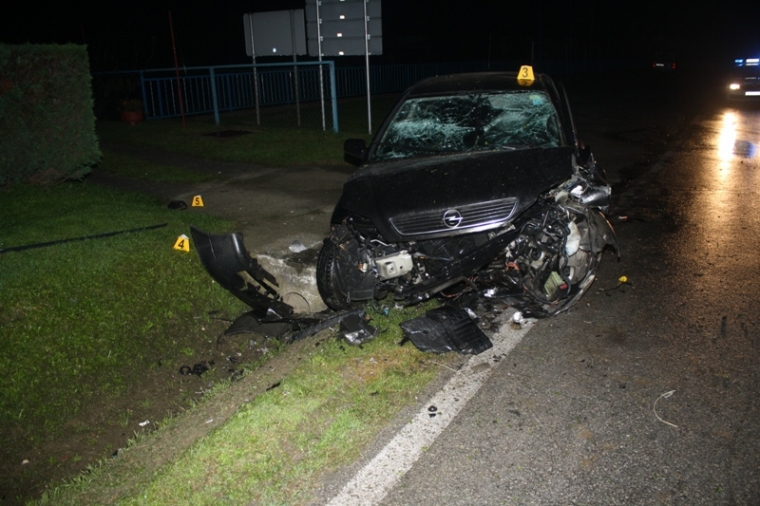 "Opelom" sletio s ceste i udario u betonski most