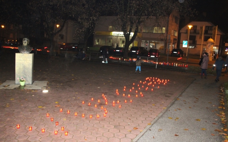 Vukovarska ulica večeras ima posebno svijetlo stotina lampiona Vukovaru u čast