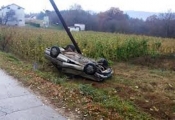 U slijetanju &quot;Opela&quot; i prevrtanja na krov teško ozlijeđene vozačica i dvije putnice