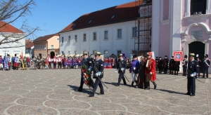 Požežani u rekordnom broju popratili proslavu Grgureva, postrojene povijesne postrojbe i manifestaciju Zeleno &amp; plavo na Trgu sv. Terezije sa štandova obrtničkih komora i koncertom Bebeka