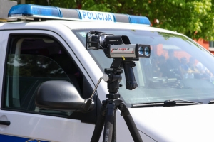 U naselju vozio 127 km/h, kod sebe nije imao ni vozačku dozvolu ni osobnu iskaznicu